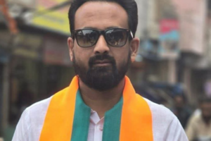 भाजपा नेता छोटी ओमती निवासी मुजम्मिल खान के खिलाफ एफआईआर दर्ज की है।