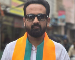 भाजपा नेता छोटी ओमती निवासी मुजम्मिल खान के खिलाफ एफआईआर दर्ज की है।